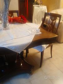 Tavolo con quattro sedie io