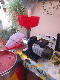 macchina spremipomodoro 