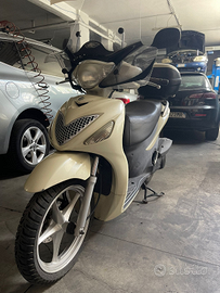 Suzuki UX 150 Sixteex