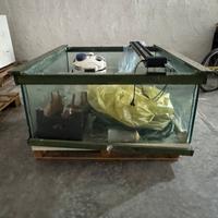 Acquario 600/700 litri completo di luci e filtri