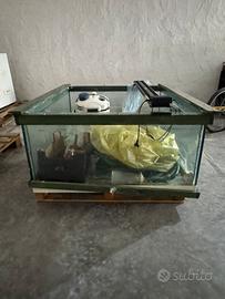 Acquario 600/700 litri completo di luci e filtri