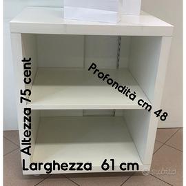 Arredamento negozio: Mobiletto basso con rotelle