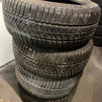255 40 20 invernali Pirelli al 95%