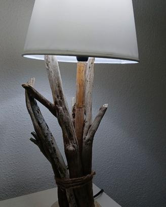 Lampada con  legni di mare