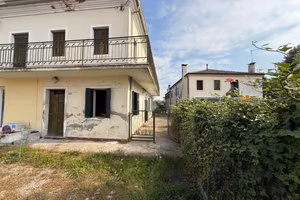 PORZIONE DI BIFAMILIARE A CERVARESE SANTA CROCE