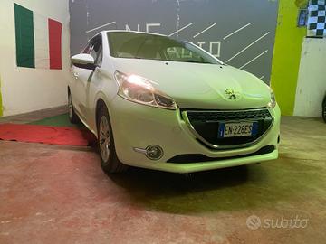 Peugeot 208 1.4 HDi 68 CV 3 porte Allure