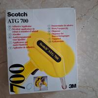 Applicatore per nastro biadesivo