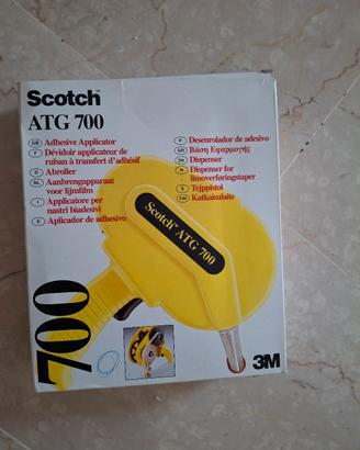 Applicatore per nastro biadesivo