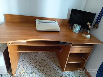 Scrivania in legno