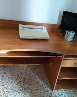 Scrivania in legno