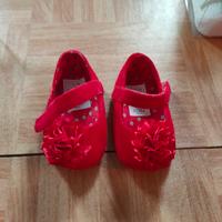 scarpe neonata