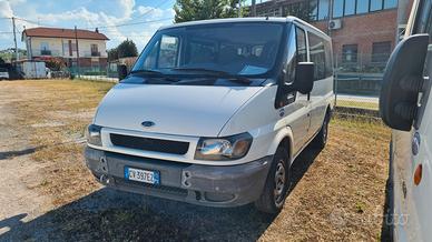 Ford Transit 9 posti Autovettura