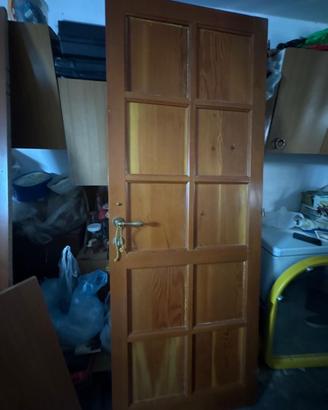 Porta per interni in legno masselloa pannelli