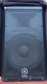 Coppia di casse attive Yamaha DXR12 + 2 trolley