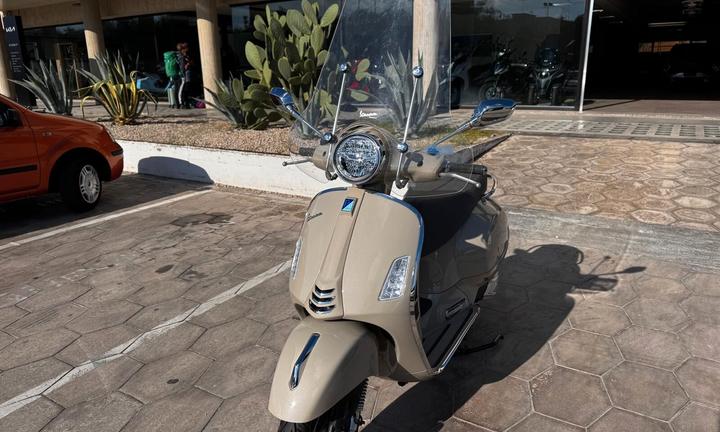 VESPA PIAGGIO 310 GTS AZIENDALE 900 KM