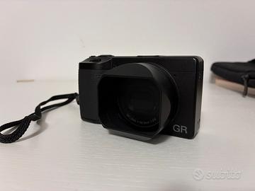 Ricoh GR IV + accessori