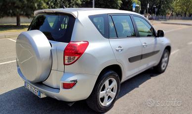 Toyota RAV 4 2.2 D-4D 136 CV Luxury