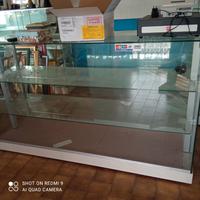 vetrina di cristallo 