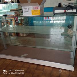 vetrina di cristallo 