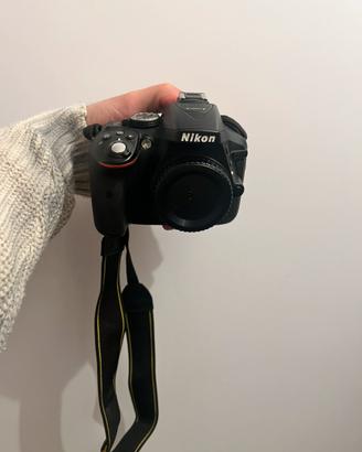Nikon D5300 + obiettivo 18-105mm VR – kit completo