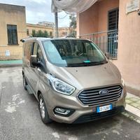 Furgone Ford Custom 2021 persone 8 posti 