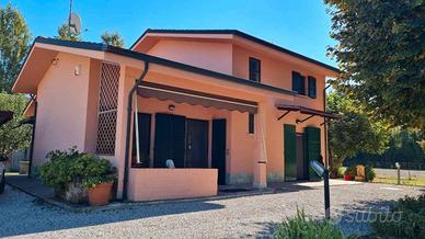 Villa indipendente con ampio giardino