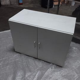 Mobiletto bianco con 2 ante