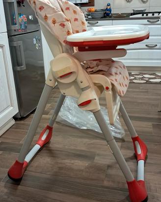 Seggiolone e sedia da tavolo