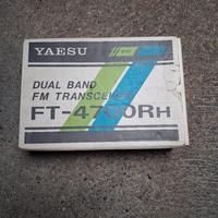 Radio bibanda Yaesu 