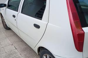 Fiat Punto bianca