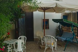 Camera con bagno e giardino a Favignana