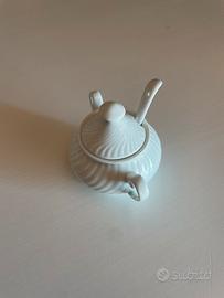 Zuccheriera in porcellana bianca