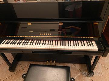 Pianoforte verticale yamaha