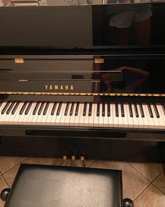 Pianoforte verticale yamaha