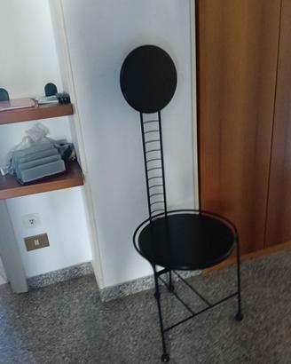 sedia, tavolino e altre 