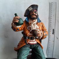 statuetta in resina pirata
