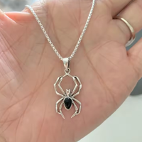 Collana con ciondolo Ragno