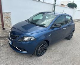 Lancia Ypsilon 1.0 firefly hybrid Silver s&s 70cv