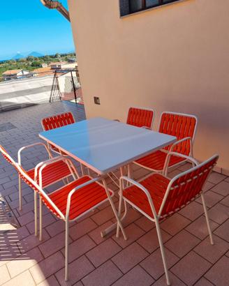 tavolo con 6 Sedie da giardino o Terrazza.