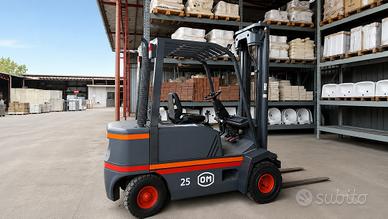 CARRELLO ELEVATORE OM DIESEL D25