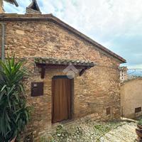 3 LOCALI A SPELLO