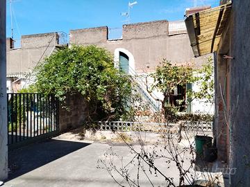 Acireale casa singola con terrazzo