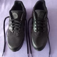 scarpa da ginnastica uomo. 