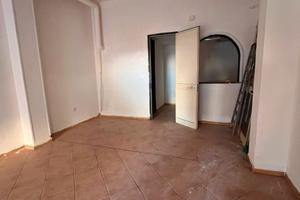 A/945 Ampio locale commerciale in zona strategica