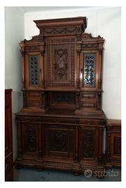Credenza Vetrina Riccamente Intagliata e Tavolo