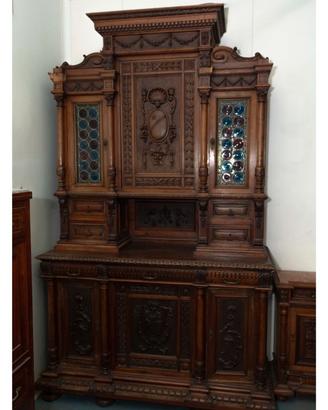 Credenza Vetrina Riccamente Intagliata e Tavolo