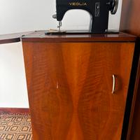 Mobile con macchina da cucire