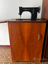 Mobile con macchina da cucire