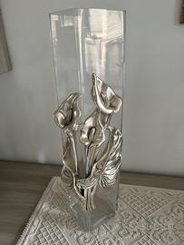 Vaso con fiori in argento laminato
