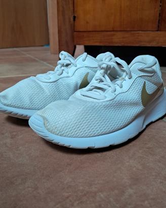 Nike  donna 37.5 bianche con virgola oro